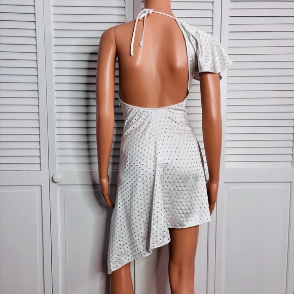 WEWOREWHAT Crystal Asymmetrical Dress in White Size 0 - Picture 9 of 9